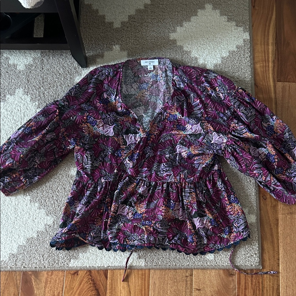 LIKE NEW Kika Vargas top